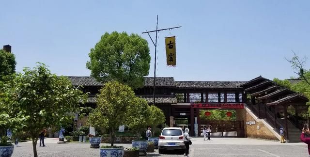 自驾游好还是跟团旅行比较好呢,旅游自驾游和团游图1